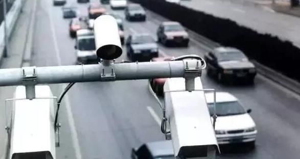  违章：电子眼闪光的“秘密”，开了这么久的车，你知道吗？