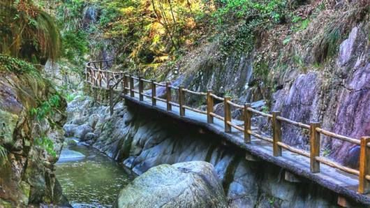 三省交界的原始森林，风景堪比“九寨沟”，勇者的探险地