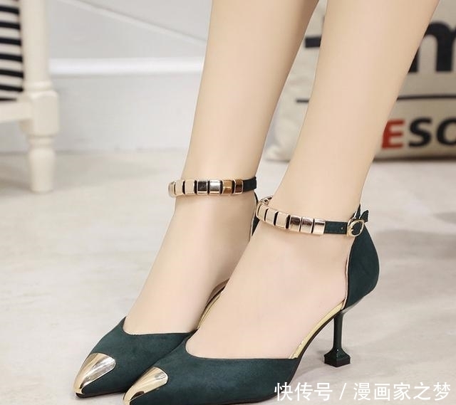 「女人味」美脚搭美鞋,穿出浓浓女人味