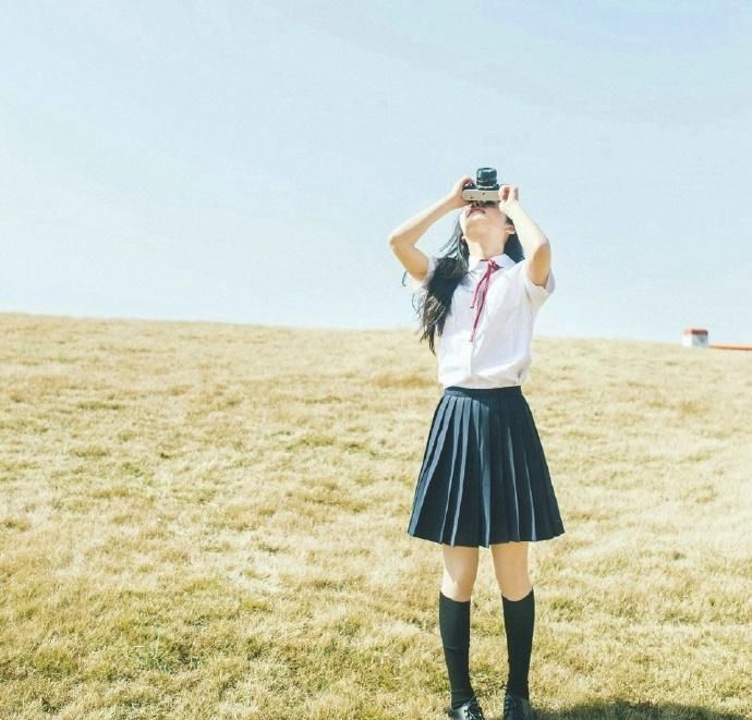 长发校服美女丝袜美腿性感写真图片