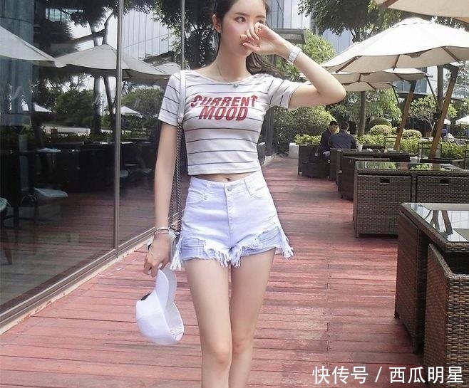  #美女#清爽活力的牛仔裤美女, 秀出独特的自我, 一眼就出挑!