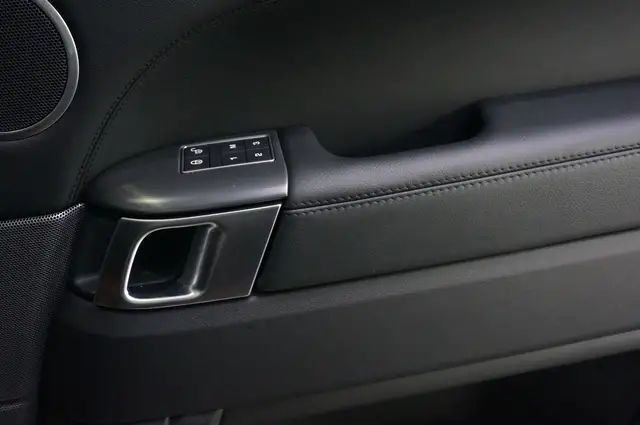 平行车路虎揽胜运动款