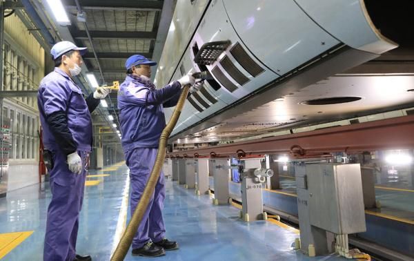  库内检测机■高铁列车奔春运一列“好汉”三个帮