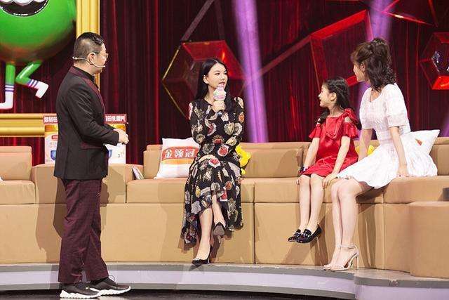 李湘真厉害! 穿的是包臀裙还夹得这么紧 网友: 这尺寸也未免太尴