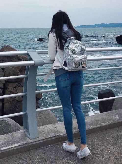 紧身裤简单大方，让你随时随地成为女人味十足的那一个