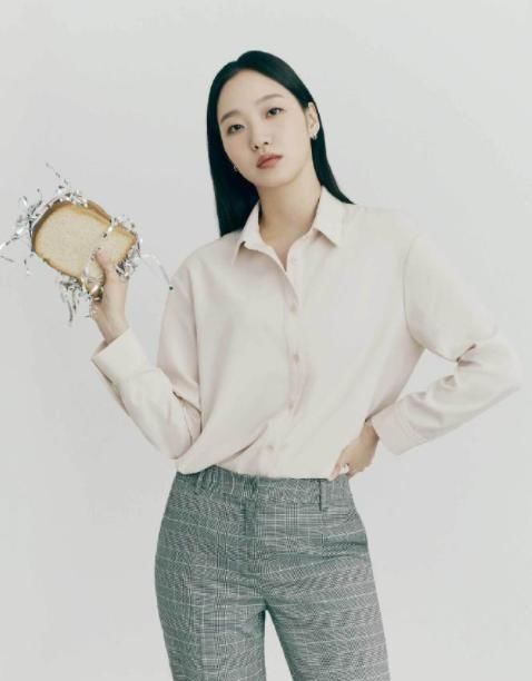  衬衫■金高银总算高姿态，新发型黑发髻好整洁，岗位西服又美又飒
