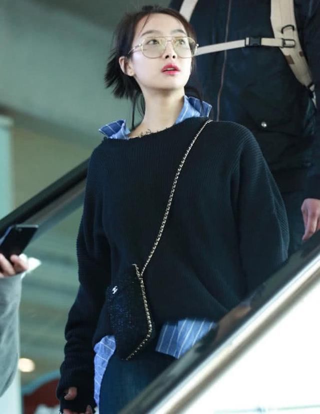 宋茜终于穿对了，渔网袜配英伦鞋时尚美哭了，网友：为她爆灯！