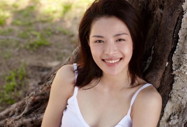  #发展#同是《芳华》女主角，钟楚曦发展为何比苗苗好很多？原因很简单