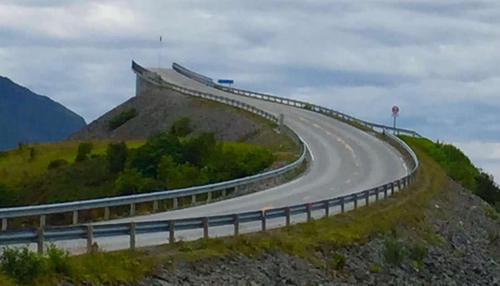 全球最具欺骗性的一座大桥，老司机都会觉得断了，在上面非常害怕