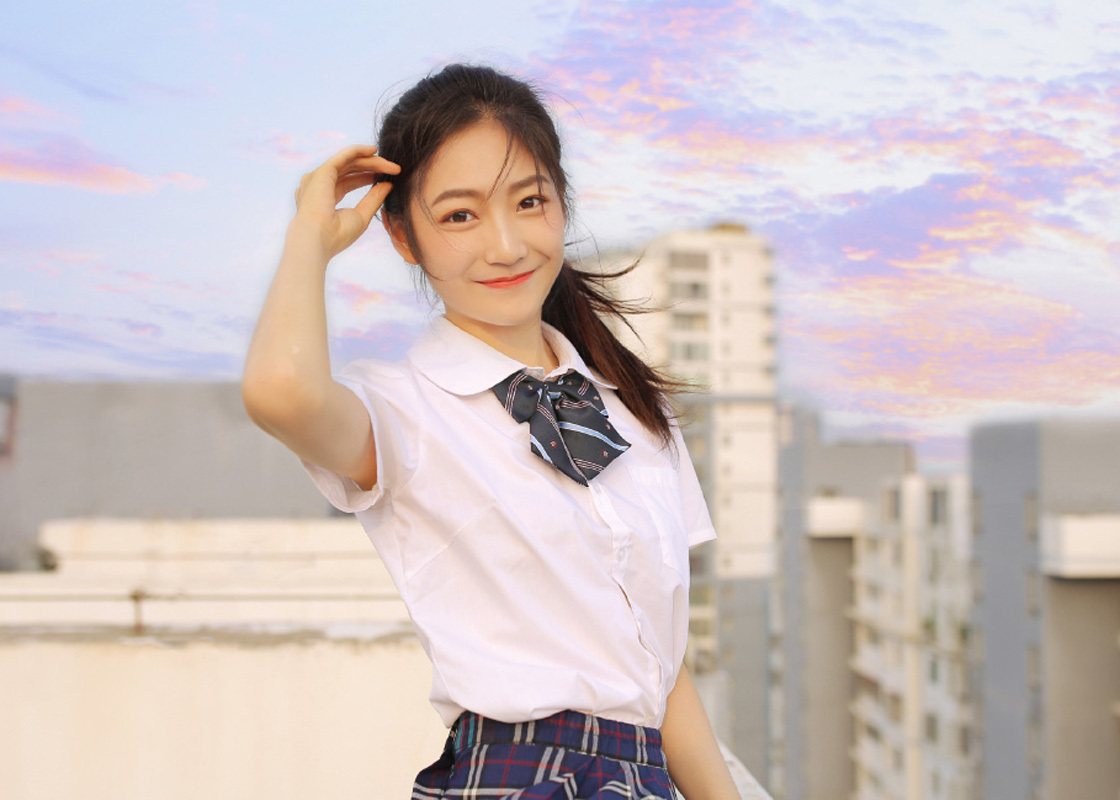 马尾辫清纯美女学生制服写真