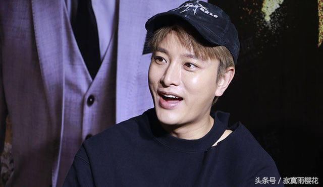 贾乃亮回应出游照时 无意说出自己的婚姻情况 谣言不攻自破