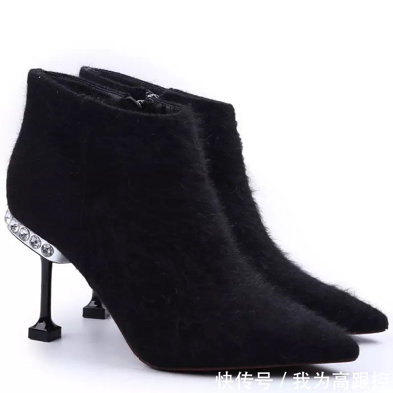 水钻钳边的小方跟印章式高跟鞋