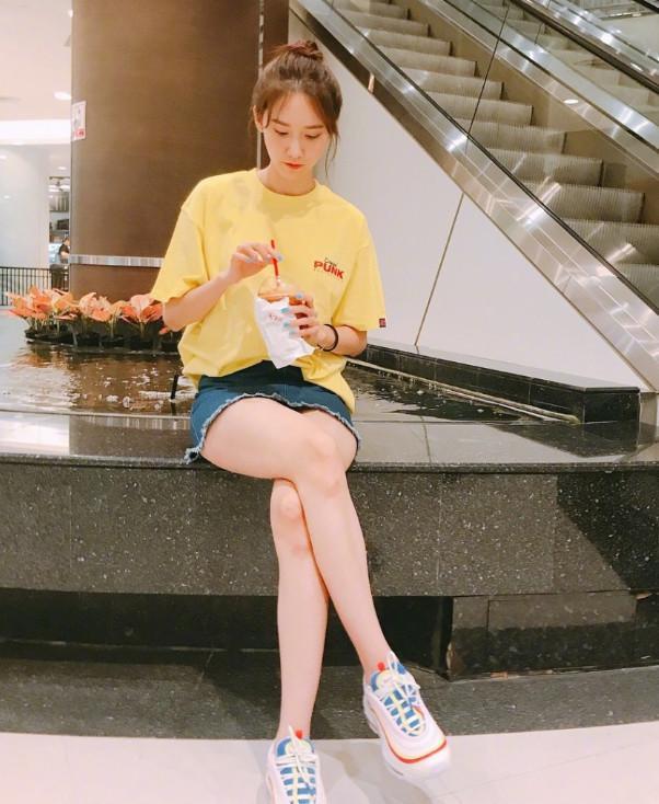 林允儿换个口红色号如换脸，美出几个层次，网友：想要口红色号！