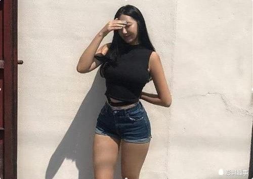 身材微胖的牛仔裤美女,腰粗,腿粗也不怕,紧绷的身姿更有质感!