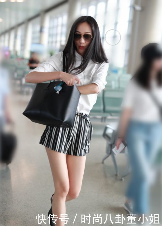 韩雪这么感性！罕见穿这么短的短裤，当她坐下我的世界都安静了