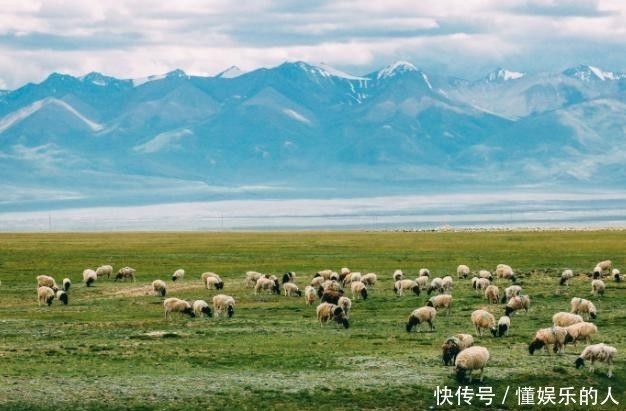 中国这座山不走寻常路，夏季雪不融冰环绕，还要穿羽绒服