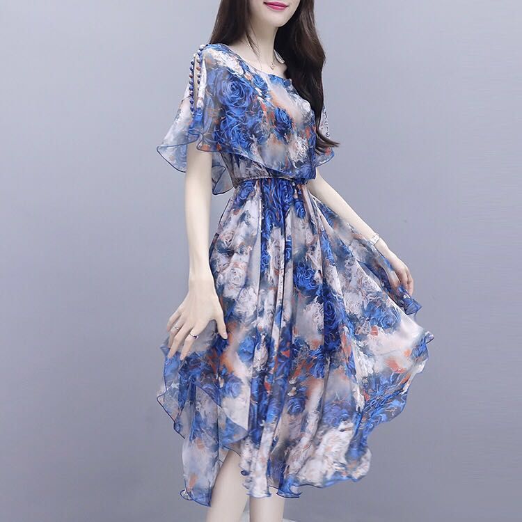 40岁女人收入不错的话，尽量多穿这几款连衣裙，高贵贼显年轻