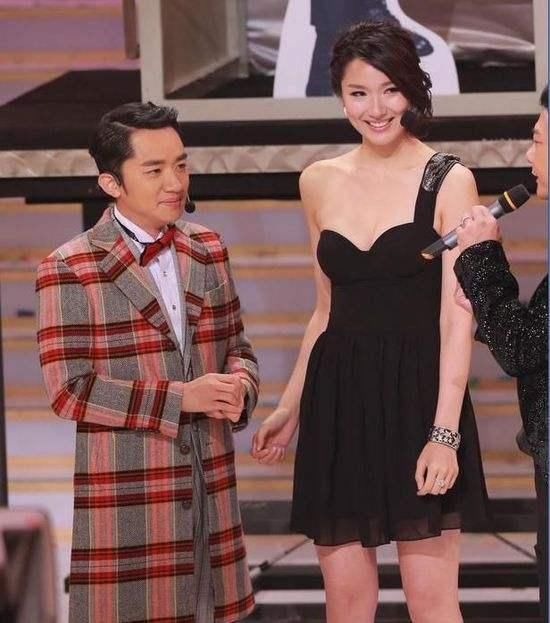 王祖蓝微博宣布当爸，她假冒火箭少女送祝福被抓包!网友:太假!