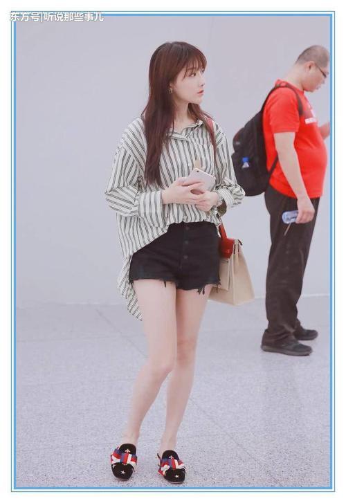看了鞠婧祎的条纹衫，再看看李艺彤，才知道御姐和软妹差距有多大