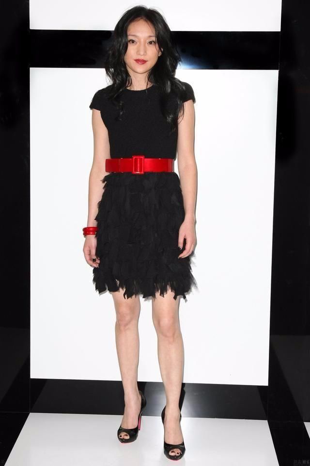 周迅是真老了，脸部皱纹很明显，穿再好看也没了当年的灵气!