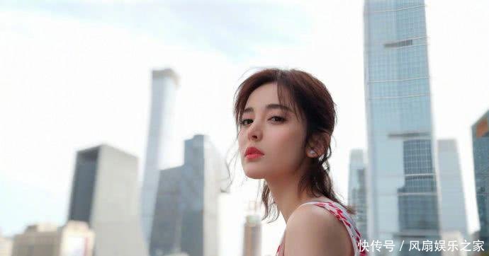 古力娜扎穿粉色礼服亮相活动, 气质清新又少女, 网友: 张翰后悔?