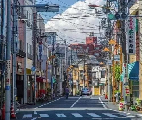  『排水沟』日本的排水沟为啥能养锦鲤？跟3点原因有关，不是谁都模仿的来！