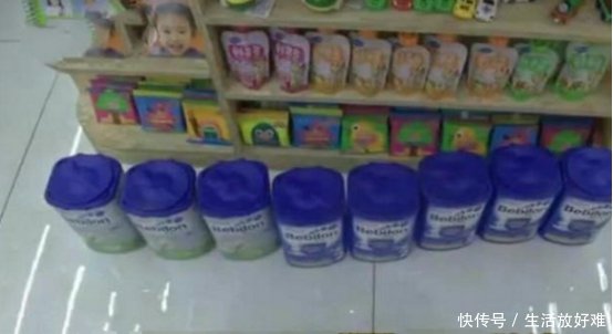 男子购买奶粉之后，店员连忙抢夺小票不交小票就不准走！