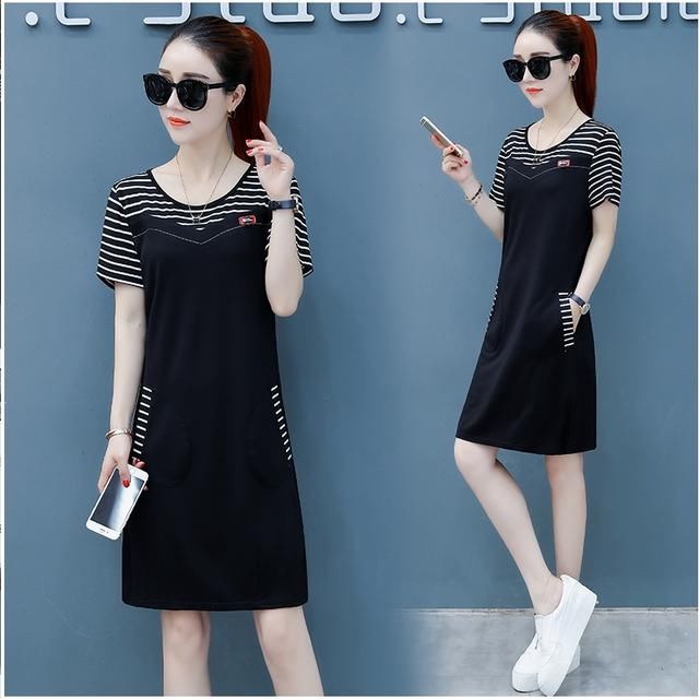 7月“减龄裙”要火了，48岁老婆穿像小姑娘，惊艳众人，美翻天