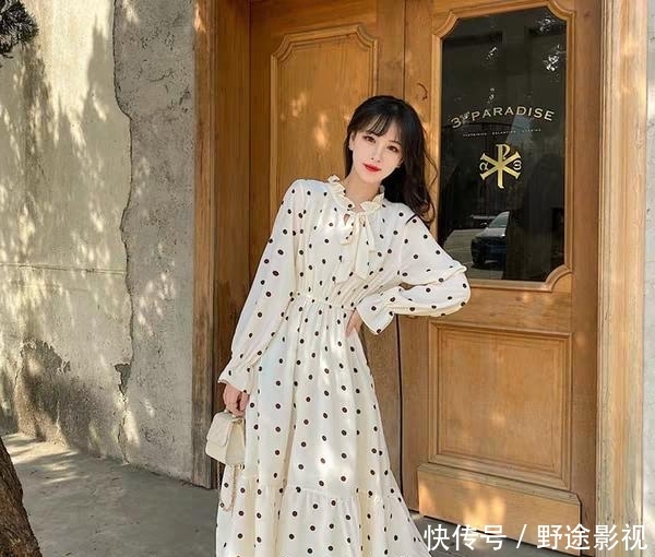  『大气』春季碎花裙气质柔美，复古裙典雅大气，裙子就应该这样穿