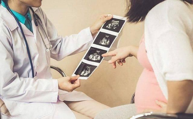  『怀孕期间』9个月孕妈逛街早产，“路人”的一系列操作，让围观的人连连称赞