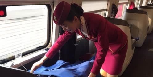  说出：高铁动车的女乘务员，为什么很少能够做得长久？列车长说