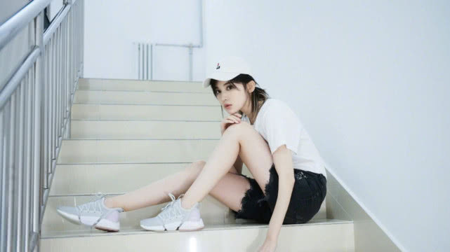 吴亦凡和古力娜扎疑似恋情曝光，网友一语道破这个绯闻真相