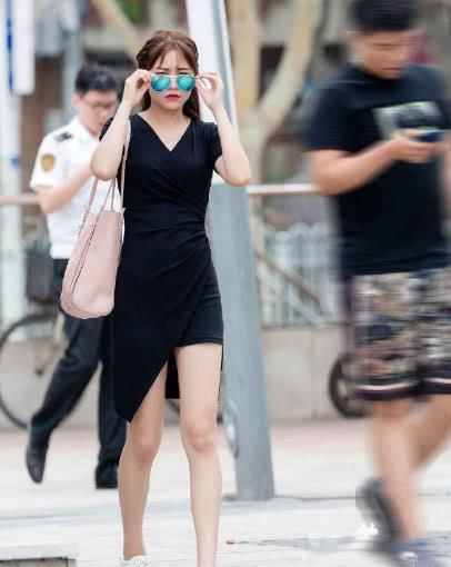  「自觉」街拍：连衣裙的小姐姐带着墨镜好酷啊，让人不自觉地接近
