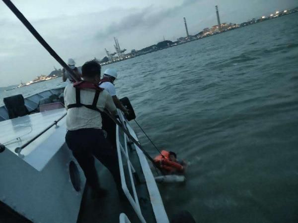  广州海事部门在珠江口紧急救起一跳海轻生船员|关注 | 部门