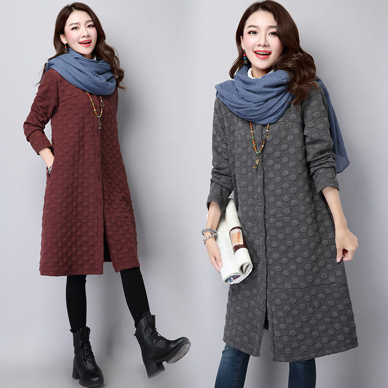 羽绒服要哭了，如今流行穿“夹棉”装，保暖又不笨重，女人味又足