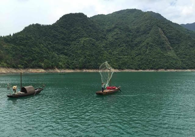 被称浙江三大美女湖之一，曾是浙江最大水电站，如今成旅游度假区