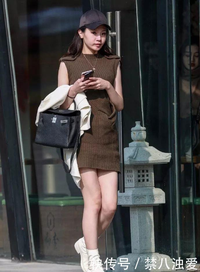  『小姐姐』美女街拍：跟着小姐姐这样穿，你也可以美得很养眼