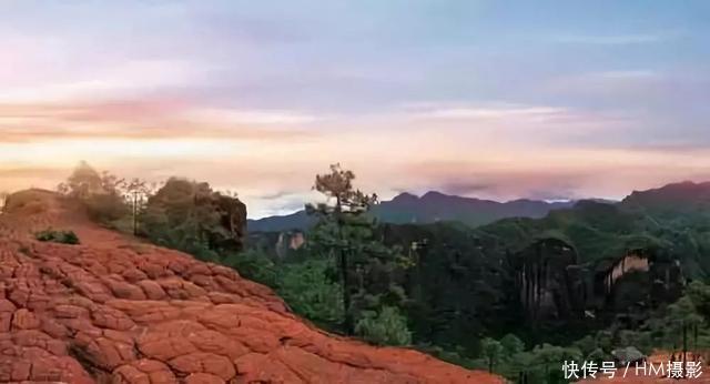 「座山峰」中国有个神奇的地方,一天3次日出,3次日落!