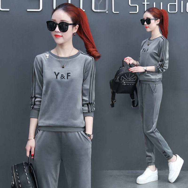 入秋了,老婆把连衣裙全扔了,买了5件秋套装,娇艳嫩美又显瘦