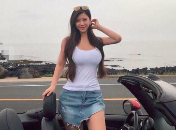 街拍，牛仔裤小姐姐，性感身材，纤细长腿清新养眼