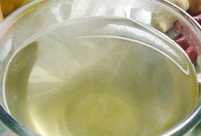 每天用白醋和“它”洗脸，女人50肌肤依然无斑无点还细腻