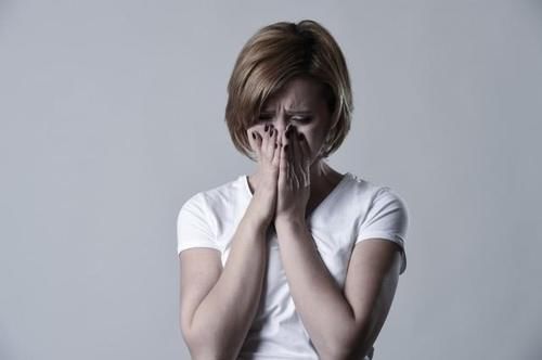  『手指慢慢』鼻子上白色的颗粒是什么 要如何消除
