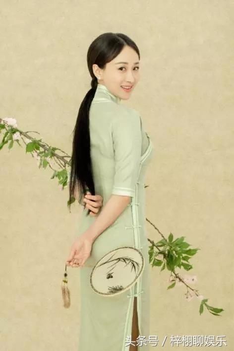 《延禧攻略》愉贵妃,私下的旗袍照,大展好身材,惊艳四方!