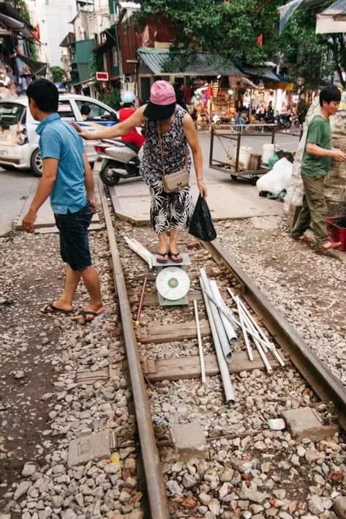 越南最危险的街道，吸引了大量中国游客拍照，有何吸引力？