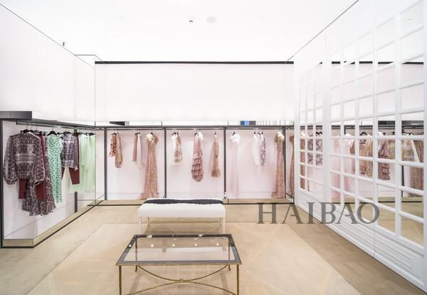 詹巴迪斯塔瓦利  2018早秋女装系列媒体预览：徜徉于高雅的艺术天