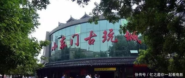 凌晨两点的西安＂鬼市＂，光怪陆离还藏着这么多秘密...