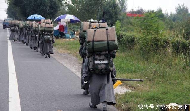 中国唯一不受捐赠的行脚僧，35个女僧风餐露宿，一日行走20里