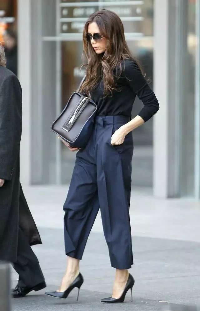 看了贝嫂的腿，才知道她为何不爱穿短裙，网友:心疼贝克汉姆!