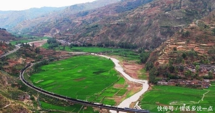  建筑：世界上最“悲壮”的大桥，桥墩中留着建筑者的遗体，经过