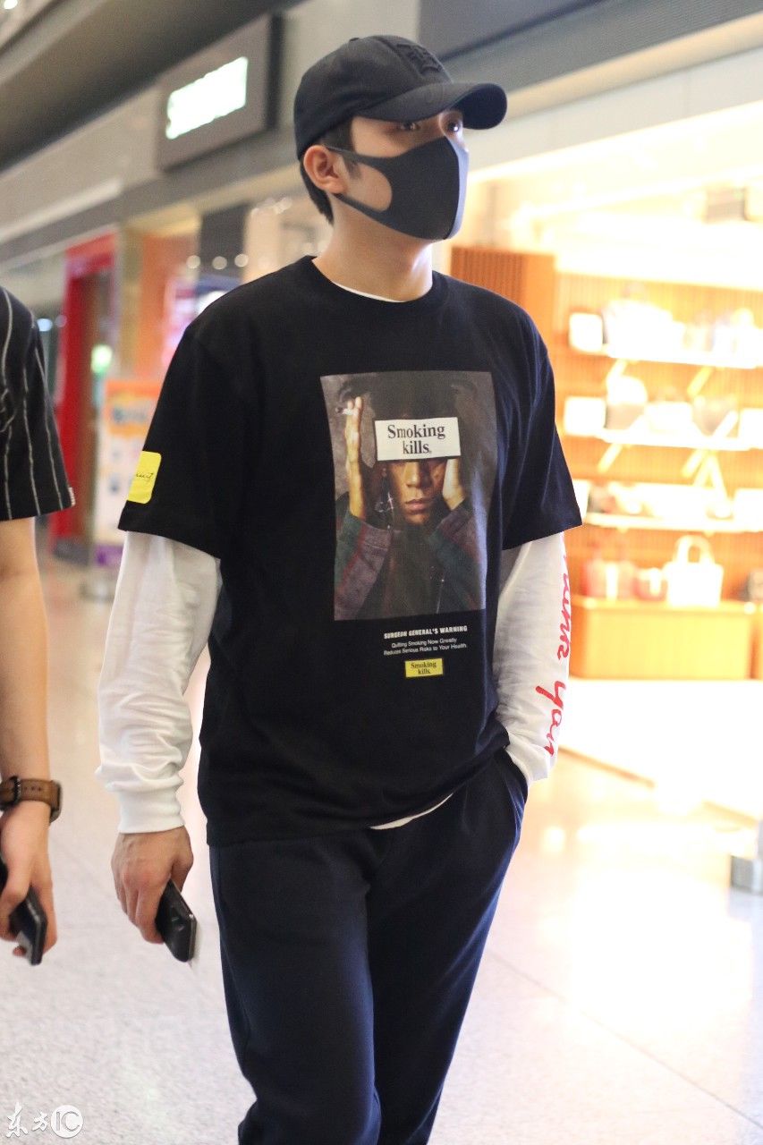 张彬彬现身机场竟有粉丝福利 疑似恋情曝光后火速辟谣